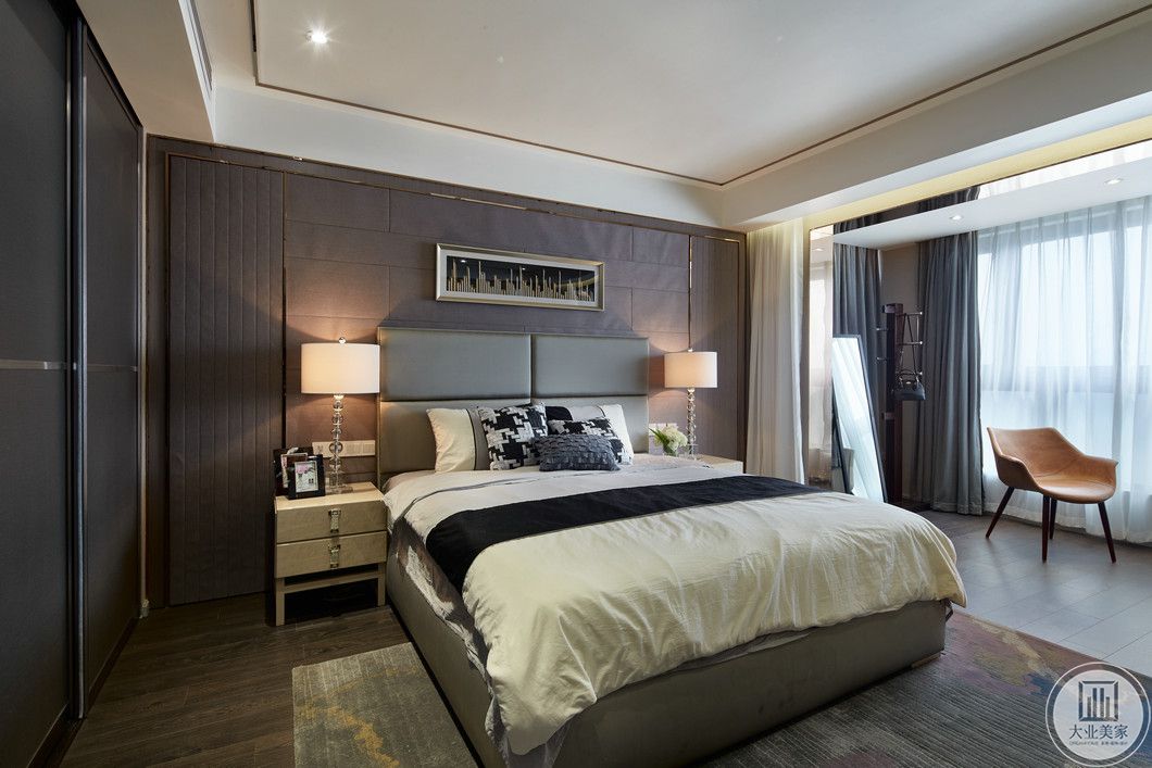 卧室：棕色的主色调色调，使房间充满休闲氛围，属于从快节奏的城市生活回归宁静的港湾。