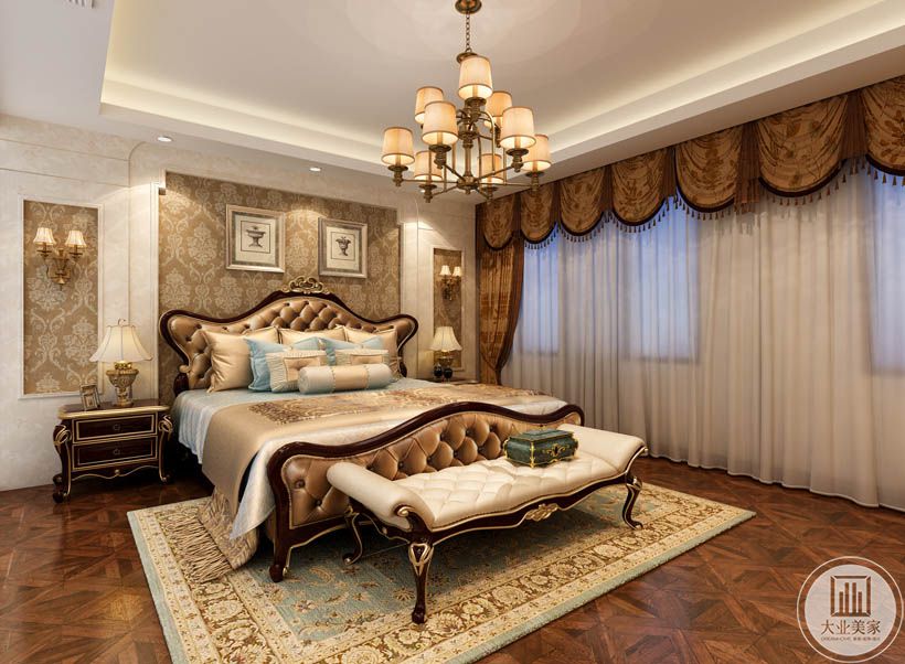 卧室设计十分温馨，作为私人空间，主要考虑舒适性、功能性和实用性。在卧室里，大多以暖色调布艺装饰，色彩十分协调统一。