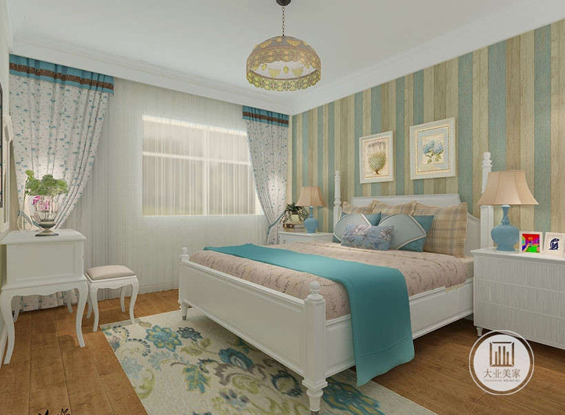 卧室采用木制家具和素色装饰，营造出一种淡漠的意境。卧室里的纯白家具营造了一种愉快而宁静的气氛。