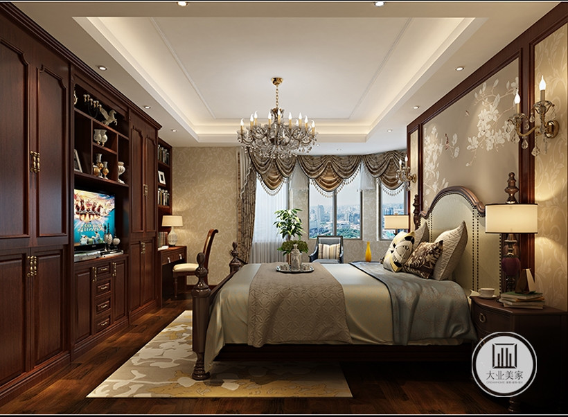 主卧延续了整体风格，色调幽静柔和。窗帘采用金色和灰色，低调和轻便的豪华，不影响采光，保留了卧室的私密性。